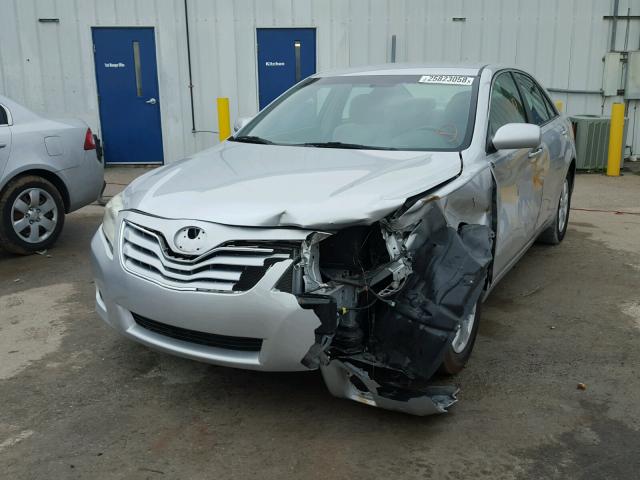 4T1BF3EK2BU730888 - 2011 TOYOTA CAMRY BASE SILVER photo 2