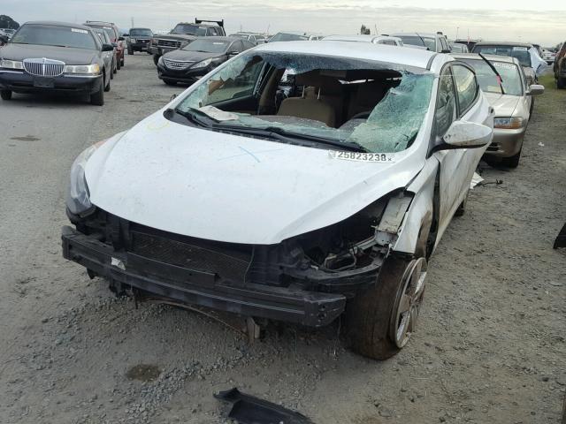 5NPDH4AE4DH293468 - 2013 HYUNDAI ELANTRA GL WHITE photo 2