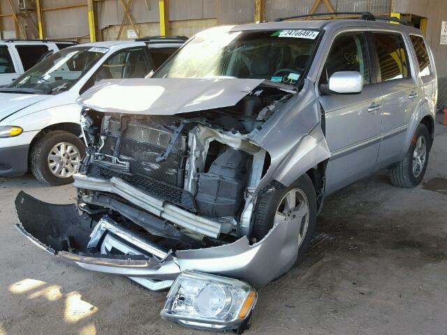 5FNYF3H42AB017587 - 2010 HONDA PILOT EX SILVER photo 2