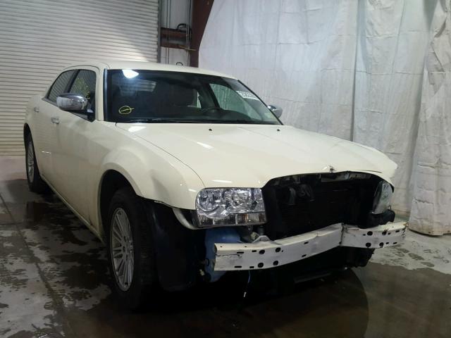 2C3CA1CV3AH266332 - 2010 CHRYSLER 300 TOURIN WHITE photo 1