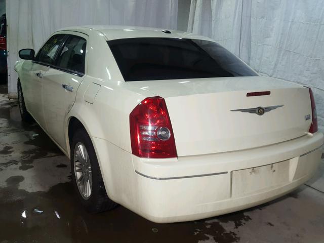 2C3CA1CV3AH266332 - 2010 CHRYSLER 300 TOURIN WHITE photo 3