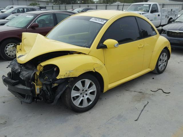 3VWPW31C28M518687 - 2008 VOLKSWAGEN NEW BEETLE YELLOW photo 2