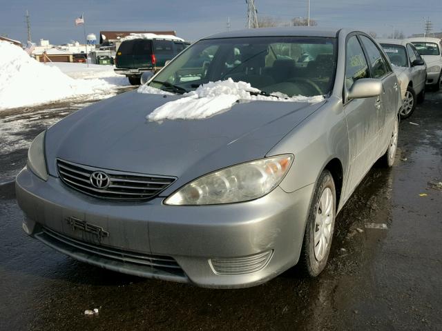 4T1BE32K55U515520 - 2005 TOYOTA CAMRY LE GRAY photo 2