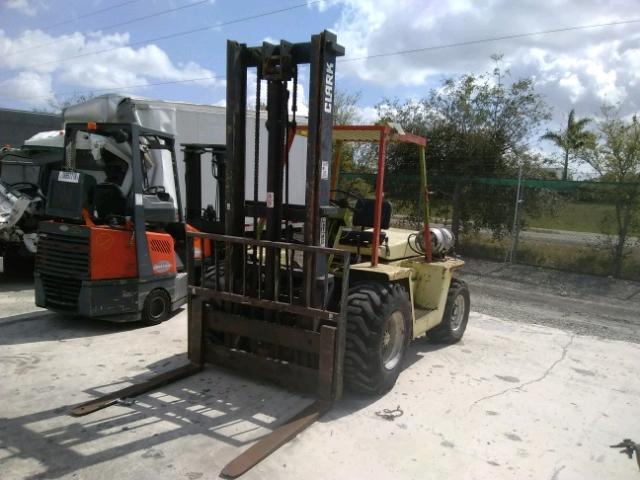 1T581825095 - 1983 CLAR FORKLIFT YELLOW photo 2