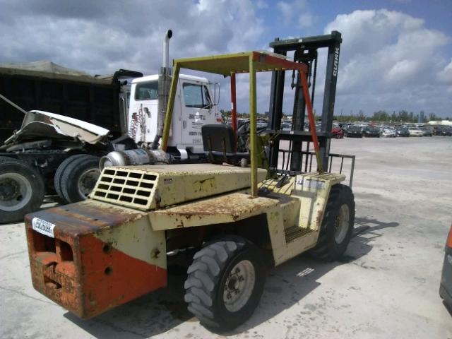 1T581825095 - 1983 CLAR FORKLIFT YELLOW photo 4