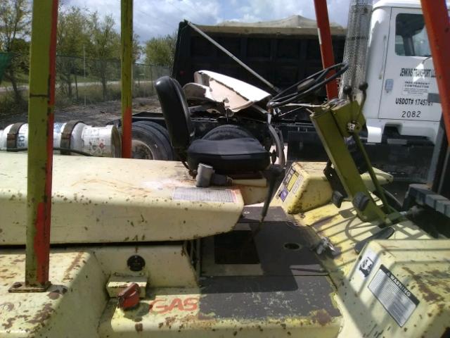 1T581825095 - 1983 CLAR FORKLIFT 黄色 照片 5