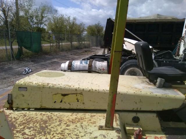 1T581825095 - 1983 CLAR FORKLIFT 黄色 照片 6