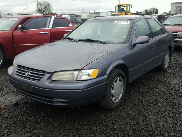 4T1BG22K4XU908304 - 1999 TOYOTA CAMRY CE GRAY photo 2