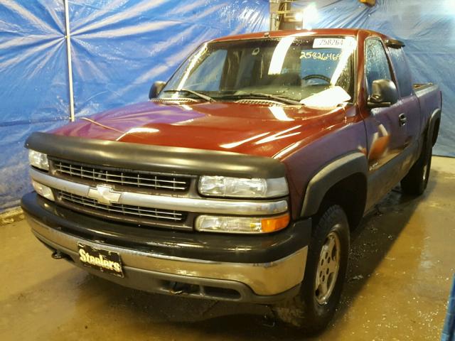 1GCEK19T1YE147994 - 2000 CHEVROLET SILVERADO MAROON photo 2