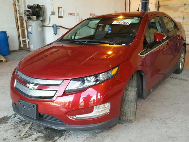 1G1RD6E4XDU120390 - 2013 CHEVROLET VOLT RED photo 2