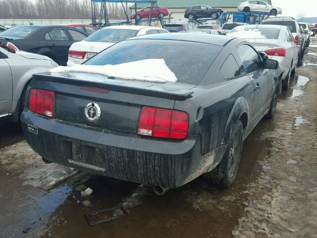 1ZVHT80N875370028 - 2007 FORD MUSTANG GRAY photo 4