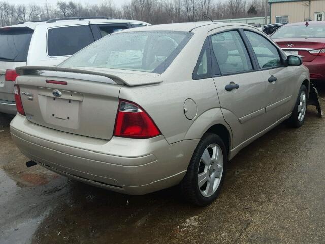 1FAFP34NX7W137246 - 2007 FORD FOCUS ZX4 BEIGE photo 4