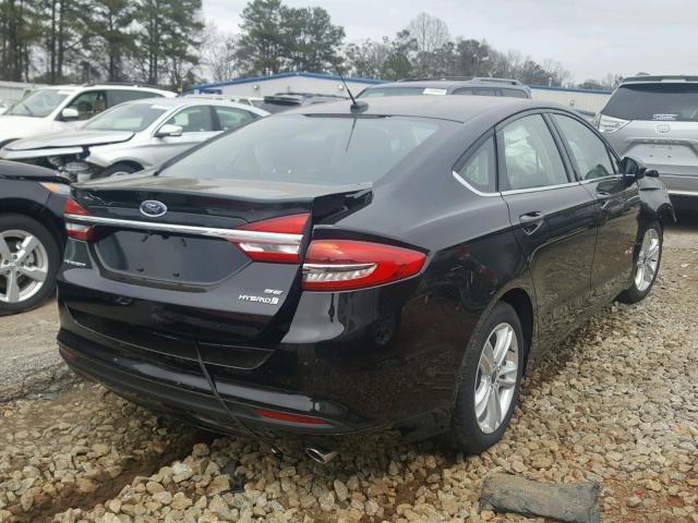 3FA6P0LU7JR137982 - 2018 FORD FUSION SE BLACK photo 4