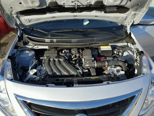 3N1CN7AP5JK402127 - 2018 NISSAN VERSA S SILVER photo 7