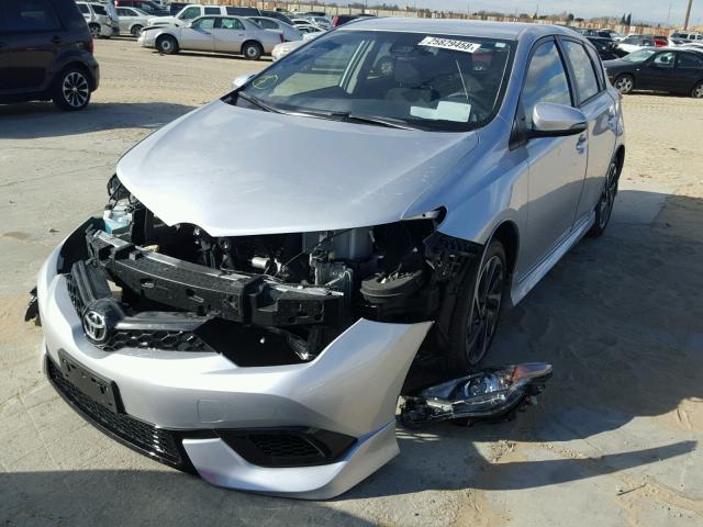 JTNKARJE0JJ557115 - 2018 TOYOTA COROLLA IM SILVER photo 2