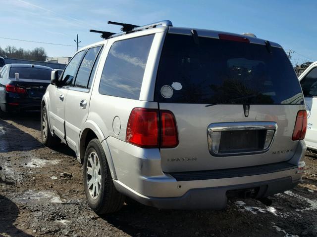 5LMFU28R84LJ14869 - 2004 LINCOLN NAVIGATOR SILVER photo 3