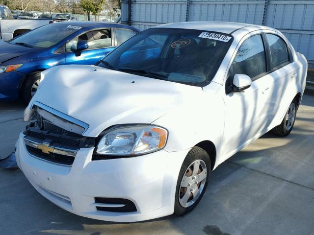 KL1TD5DE4AB090593 - 2010 CHEVROLET AVEO LS WHITE photo 2