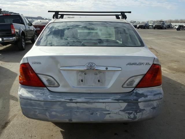 4T1BF28B42U245318 - 2002 TOYOTA AVALON XL SILVER photo 9