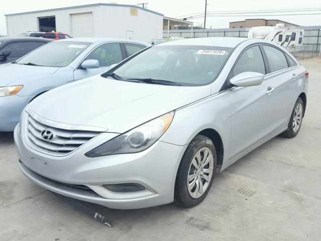 5NPEB4AC2CH428983 - 2012 HYUNDAI SONATA GLS SILVER photo 2