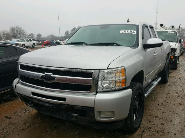 1GCSKTE32AZ283800 - 2010 CHEVROLET SILVERADO SILVER photo 2