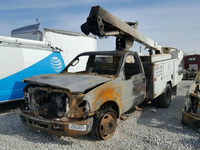 1FDAF57P36EB61582 - 2006 FORD F550 SUPER WHITE photo 2