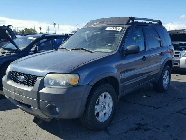 1FMYU03155KB18645 - 2005 FORD ESCAPE XLT BLUE photo 2