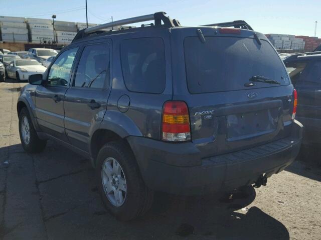 1FMYU03155KB18645 - 2005 FORD ESCAPE XLT BLUE photo 3