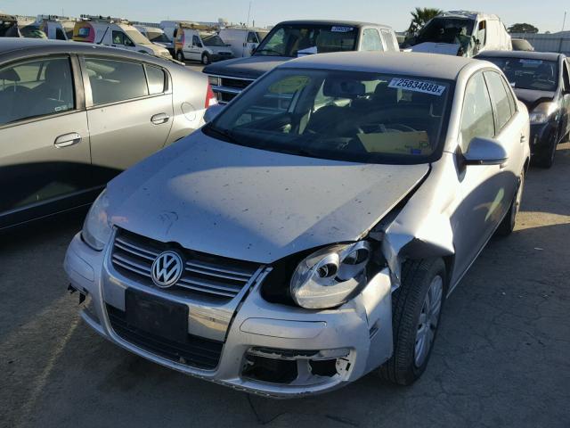 3VWJZ7AJ4AM040832 - 2010 VOLKSWAGEN JETTA S 银色 照片 2