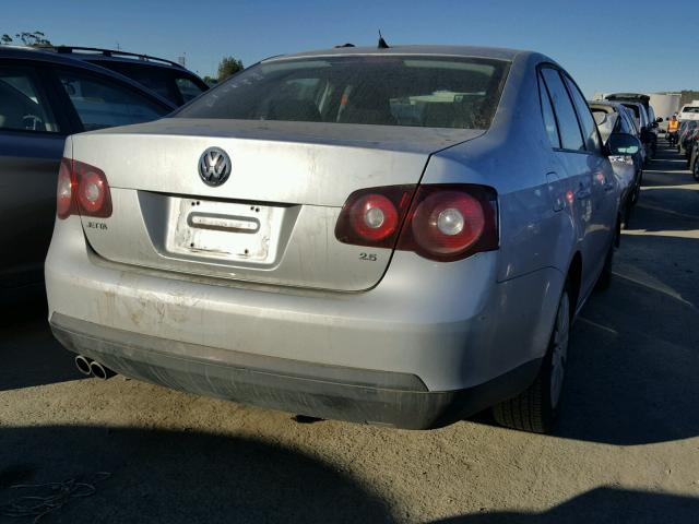 3VWJZ7AJ4AM040832 - 2010 VOLKSWAGEN JETTA S 银色 照片 4