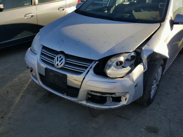 3VWJZ7AJ4AM040832 - 2010 VOLKSWAGEN JETTA S 银色 照片 9