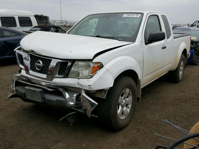 1N6AD0CW2BC428045 - 2011 NISSAN FRONTIER S WHITE photo 2