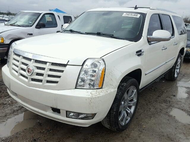 1GYUCJEFXAR256245 - 2010 CADILLAC ESCALADE E WHITE photo 2