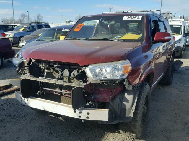 JTEBU5JR6D5116329 - 2013 TOYOTA 4RUNNER SR MAROON photo 2