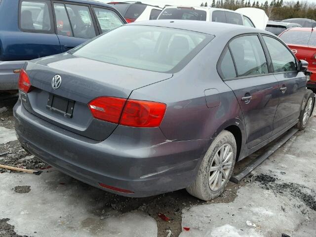 3VWDK7AJ5DM409221 - 2013 VOLKSWAGEN JETTA SE GRAY photo 4