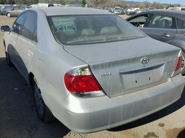 JTDBF32K060170018 - 2006 TOYOTA CAMRY LE SILVER photo 3