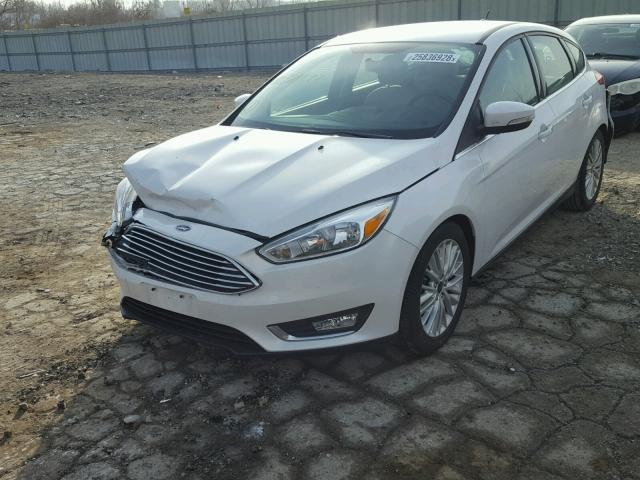 1FADP3N24GL321272 - 2016 FORD FOCUS TITA WHITE photo 2