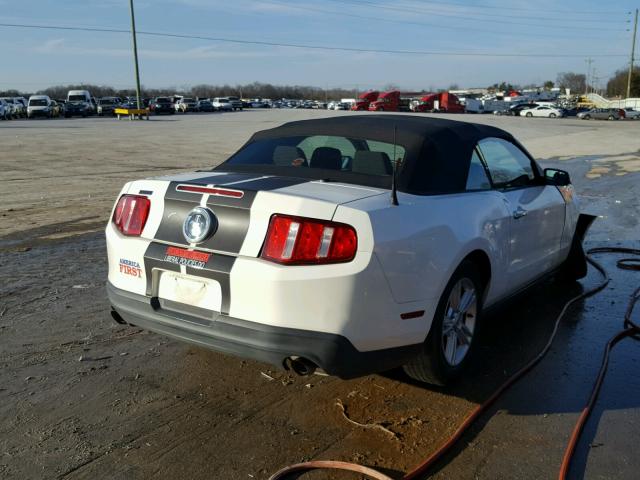 1ZVBP8EMXC5207109 - 2012 FORD MUSTANG WHITE photo 4