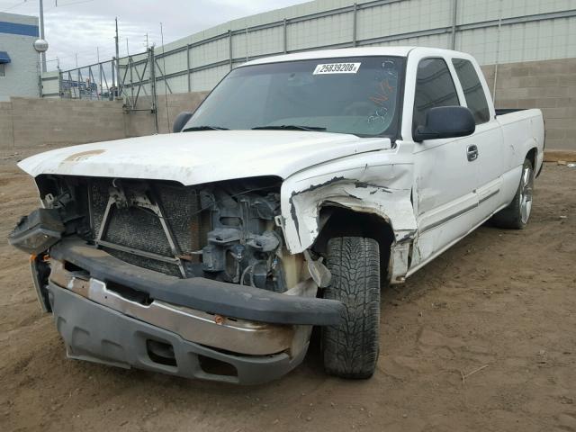 2GCEC19V551119546 - 2005 CHEVROLET SILVERADO WHITE photo 2