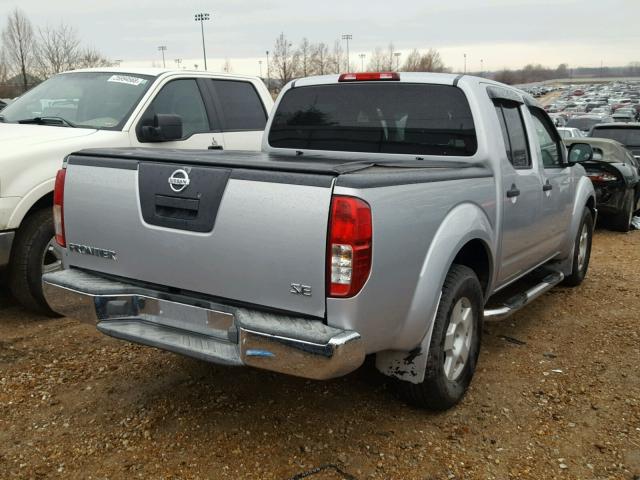 1N6AD07UX6C411072 - 2006 NISSAN FRONTIER C SILVER photo 4