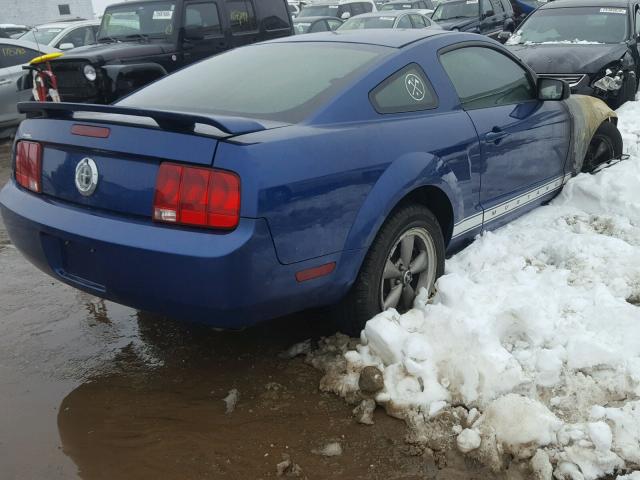 1ZVFT80N365263863 - 2006 FORD MUSTANG BLUE photo 4