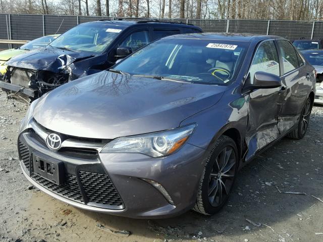 4T1BF1FK5FU478580 - 2015 TOYOTA CAMRY LE GRAY photo 2