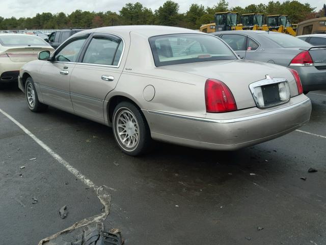 1LNHM82W12Y621058 - 2002 LINCOLN TOWN CAR S GRAY photo 3