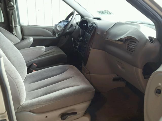 2C4GP54L12R589077 - 2002 CHRYSLER TOWN & COU BROWN photo 5