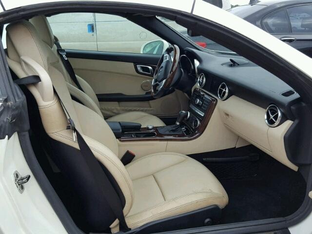 WDDPK5HA0CF013602 - 2012 MERCEDES-BENZ SLK 350 WHITE photo 5