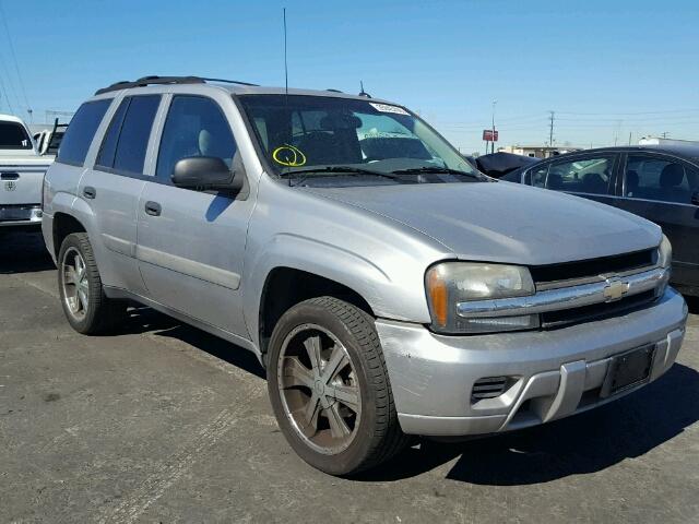 1GNDS13S152109133 - 2005 CHEVROLET TRAILBLAZE SILVER photo 1