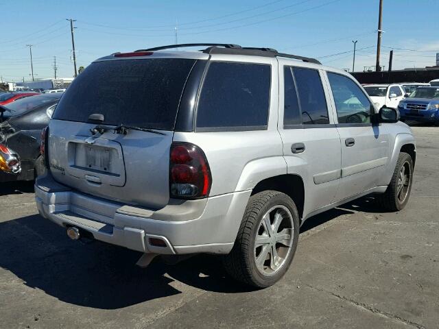 1GNDS13S152109133 - 2005 CHEVROLET TRAILBLAZE SILVER photo 4