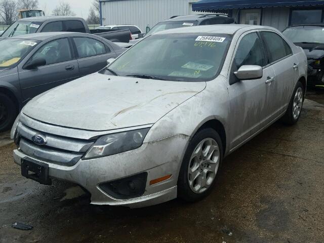 3FAHP0HA0BR105805 - 2011 FORD FUSION SE SILVER photo 2