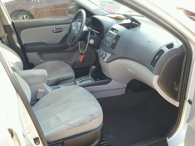 KMHDU4AD2AU898492 - 2010 HYUNDAI ELANTRA BL SILVER photo 5