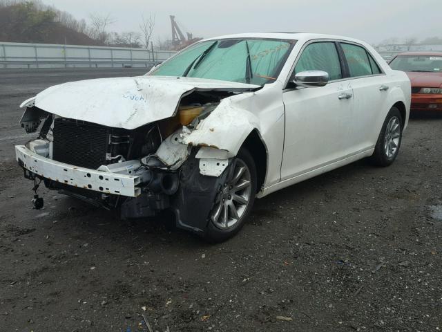 2C3CA5CG6BH528399 - 2011 CHRYSLER 300 LIMITE WHITE photo 2