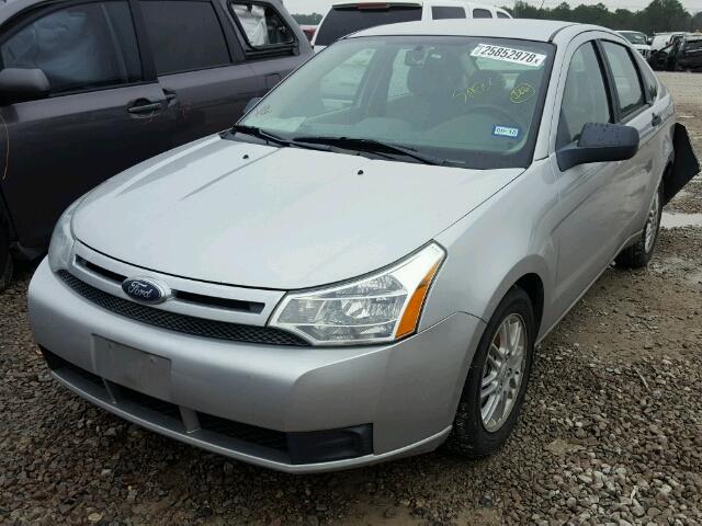 1FAHP35N79W220983 - 2009 FORD FOCUS SE SILVER photo 2